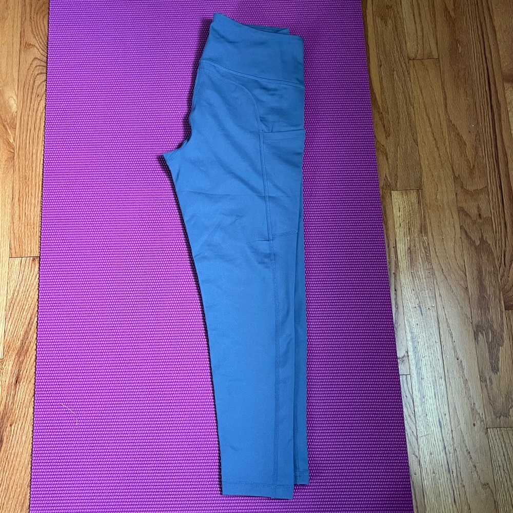 Z by Zella cropped leggings! Never worn. Steel blue/purple color. Medium.
